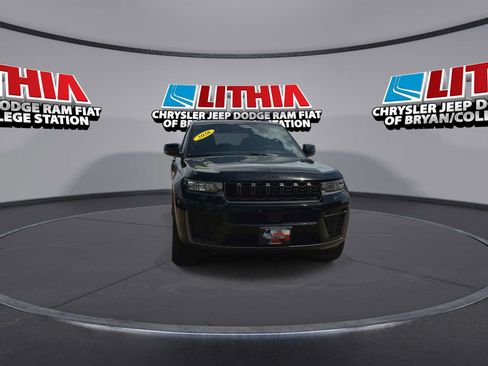 New 2026 Jeep Grand Cherokee Altitude RWD image 3