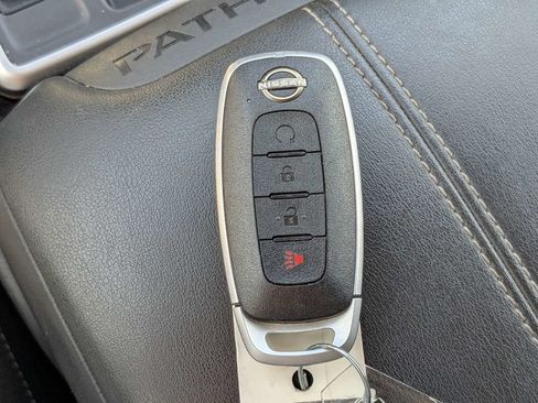 Used 2024 Nissan Pathfinder SV FWD image 32