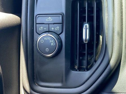 Used 2022 Chevrolet Silverado 1500 Custom w/ Safety Confidence Package RWD image 12
