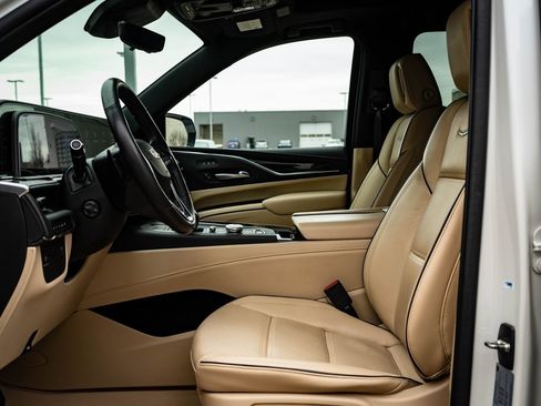 Used 2021 Cadillac Escalade ESV Premium Luxury image 26