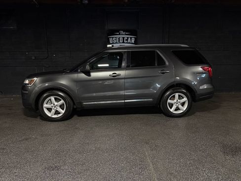 Used 2018 Ford Explorer XLT FWD image 3