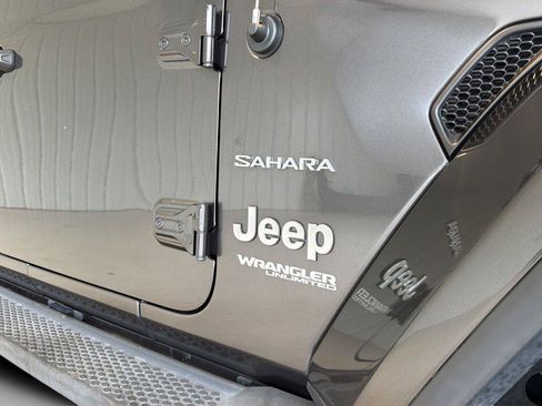 Used 2019 Jeep Wrangler Unlimited Sahara w/ Cold Weather Group AWD/4WD image 26