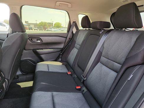 Used 2024 Nissan Rogue SV image 8