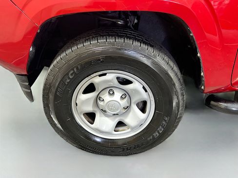 Used 2018 Toyota Tacoma SR image 13