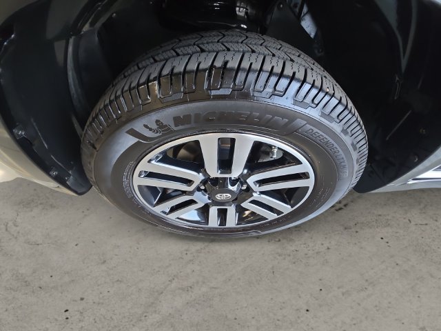 Used 2018 Toyota 4Runner Limited AWD/4WD image 9