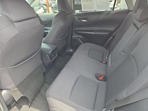 Used 2022 Toyota Venza LE AWD/4WD image 16