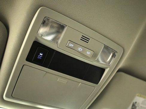 Used 2017 Toyota Tacoma SR image 27