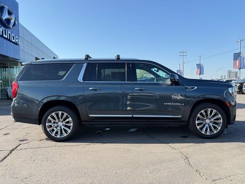Used 2021 GMC Yukon XL Denali w/ Denali Premium Package AWD/4WD image 9