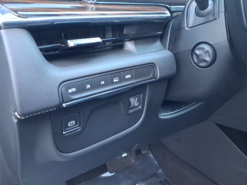 Used 2023 Cadillac Escalade Premium Luxury AWD/4WD image 27
