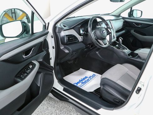 Used 2022 Subaru Outback Premium AWD/4WD image 3