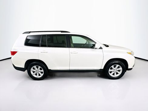 Used 2013 Toyota Highlander Plus image 10