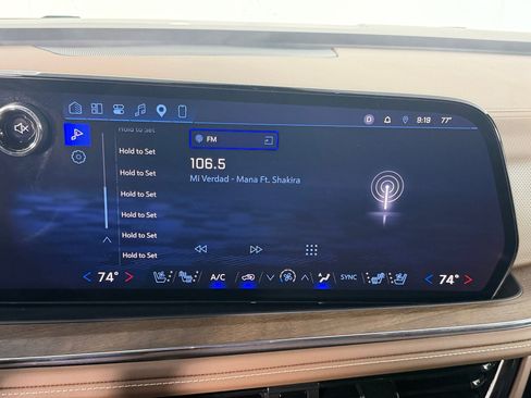 Used 2025 Chevrolet Suburban High Country image 25