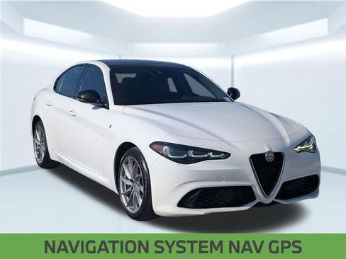 Used 2024 Alfa Romeo Giulia Ti AWD/4WD image 8