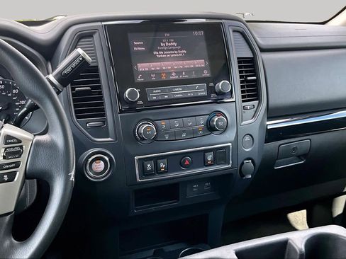 Used 2022 Nissan Titan SV RWD image 7