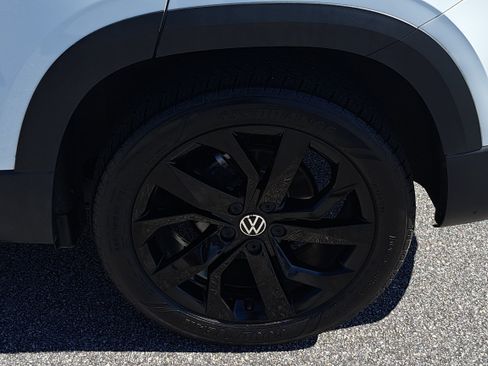 Used 2024 Volkswagen Taos SE FWD image 34