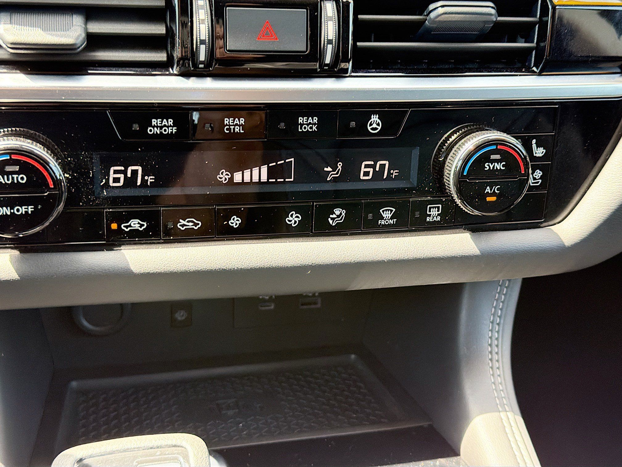 Used 2024 Nissan Pathfinder Platinum w/ Cargo Package FWD image 16