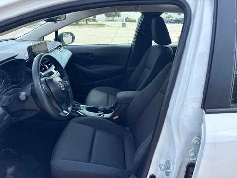 Used 2025 Toyota Corolla LE FWD image 12