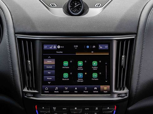 Used 2021 Maserati Levante image 12