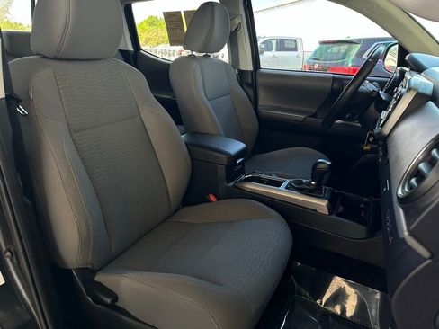 Used 2018 Toyota Tacoma SR5 image 17