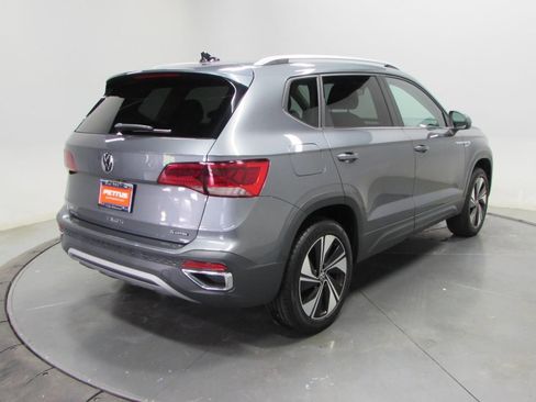 Used 2024 Volkswagen Taos SE AWD/4WD image 7