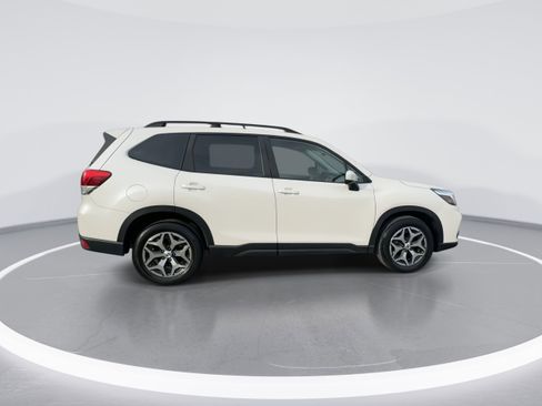 Used 2019 Subaru Forester Premium w/ All-Weather Package image 9