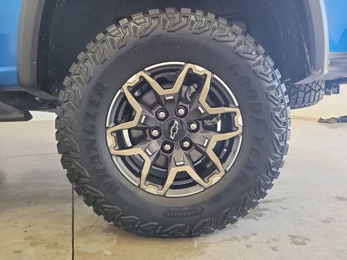 Used 2023 Chevrolet Colorado ZR2 w/ ZR2 Convenience Package III AWD/4WD image 11