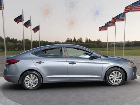 Used 2019 Hyundai Elantra SE w/ Cargo Package FWD image 4