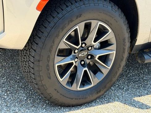 Used 2023 Chevrolet Tahoe Z71 AWD/4WD image 9