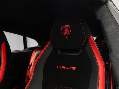 Used 2024 Lamborghini Urus Performante AWD/4WD image 28