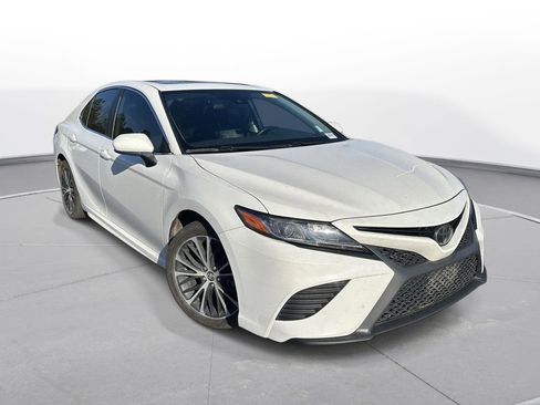 Used 2019 Toyota Camry SE image 4