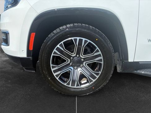 Used 2024 Jeep Wagoneer L Series II w/ Flexible Seating Group AWD/4WD image 12