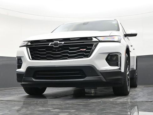 Used 2023 Chevrolet Traverse RS FWD image 28