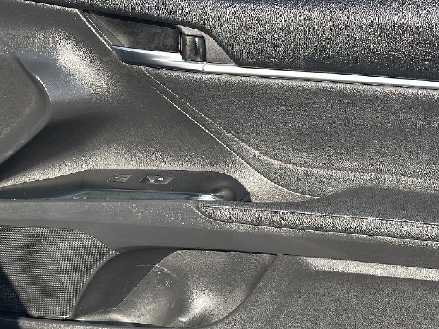 Used 2018 Toyota Camry XLE FWD image 11