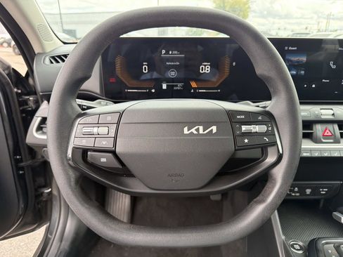 Used 2025 Kia K4 FWD image 8