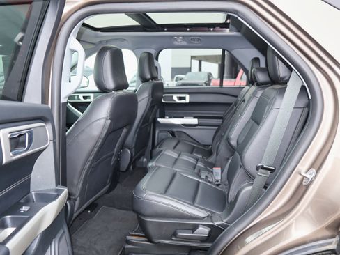 Used 2021 Ford Explorer XLT w/ Equipment Group 202A image 16