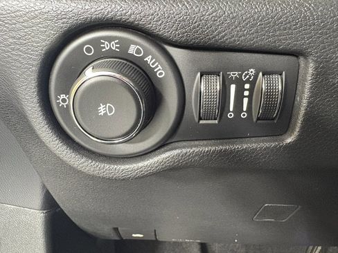 Used 2018 Chrysler Pacifica Limited w/ Advanced Safetytec Group image 25