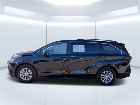 Used 2024 Toyota Sienna XLE image 6