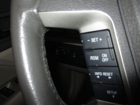 Used 2010 Ford Fusion Hybrid FWD image 19