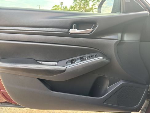 Used 2025 Nissan Altima 2.5 SV FWD image 18