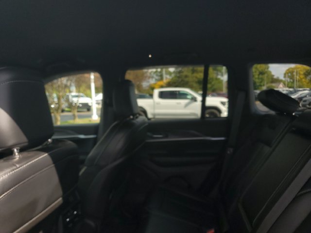 Used 2024 Jeep Grand Cherokee Limited w/ Trailer Tow Package AWD/4WD image 10