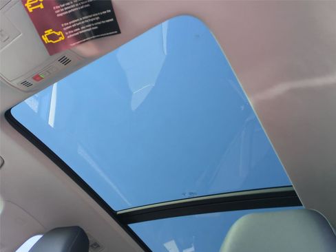 New 2026 Volkswagen Taos SE image 10