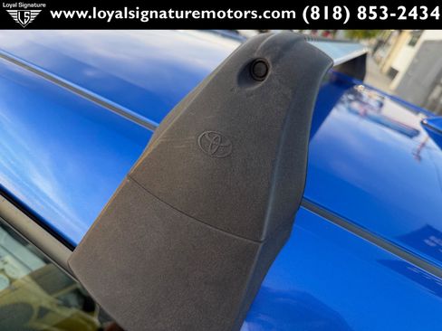 Used 2019 Toyota C-HR XLE image 34