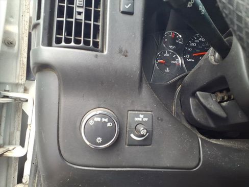 Used 2013 Chevrolet Express 3500 Extended image 15