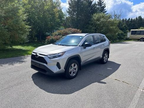 Used 2025 Toyota RAV4 LE AWD/4WD image 7