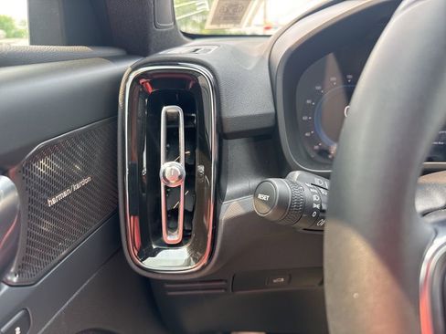 Used 2023 Volvo C40 P8 Recharge Ultimate image 31