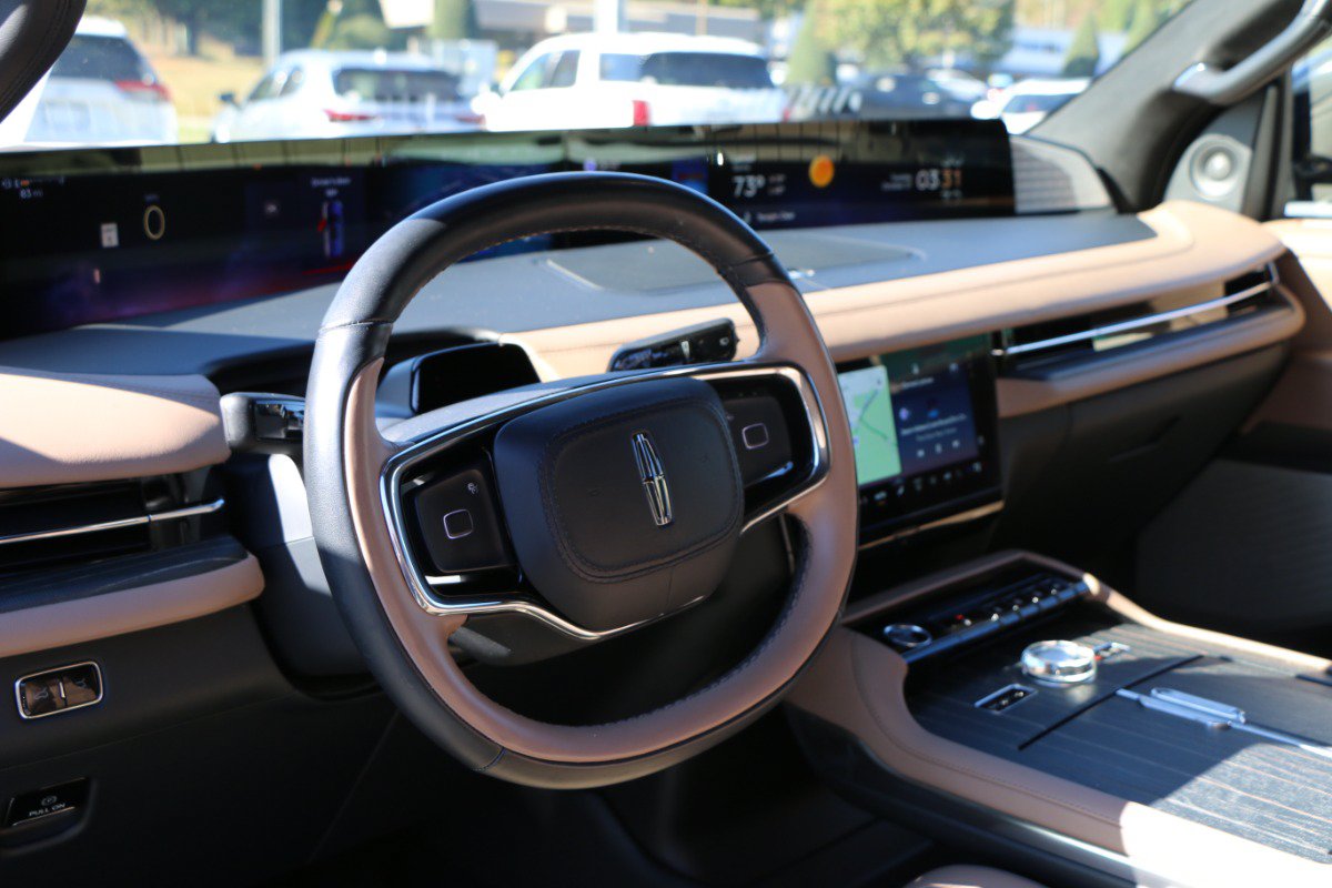 Used 2025 Lincoln Navigator Black Label AWD/4WD image 19