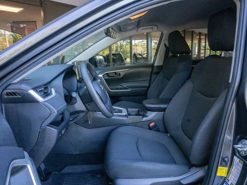 Used 2021 Toyota RAV4 LE AWD/4WD image 8