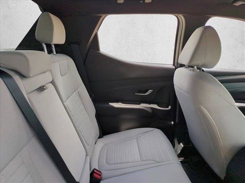 Used 2025 Hyundai Santa Cruz SE FWD image 18