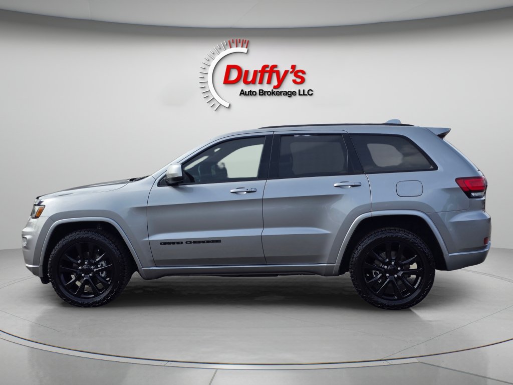 Used 2017 Jeep Grand Cherokee Altitude AWD/4WD image 15