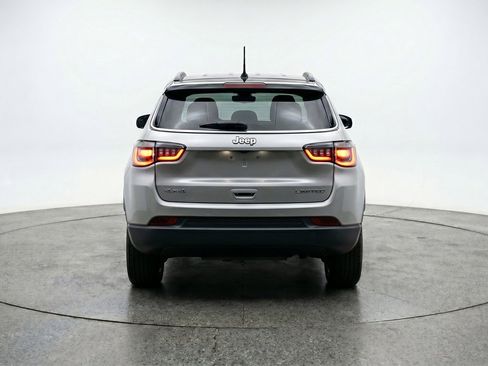 Used 2025 Jeep Compass Limited AWD/4WD image 7